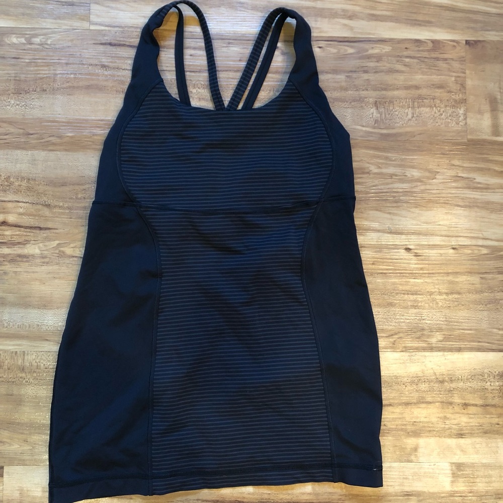 EUC Lululemon criss cross back workout top